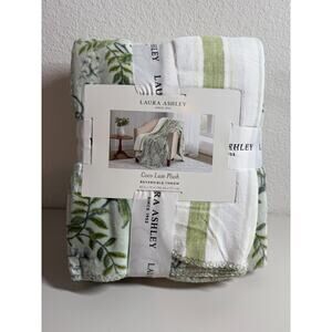 NEW Laura Ashley Coco Luxe Plush Reversible Throw 60" x70" Green Floral